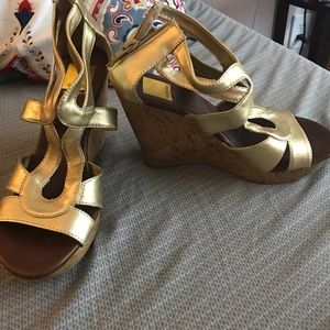 Gold wedges