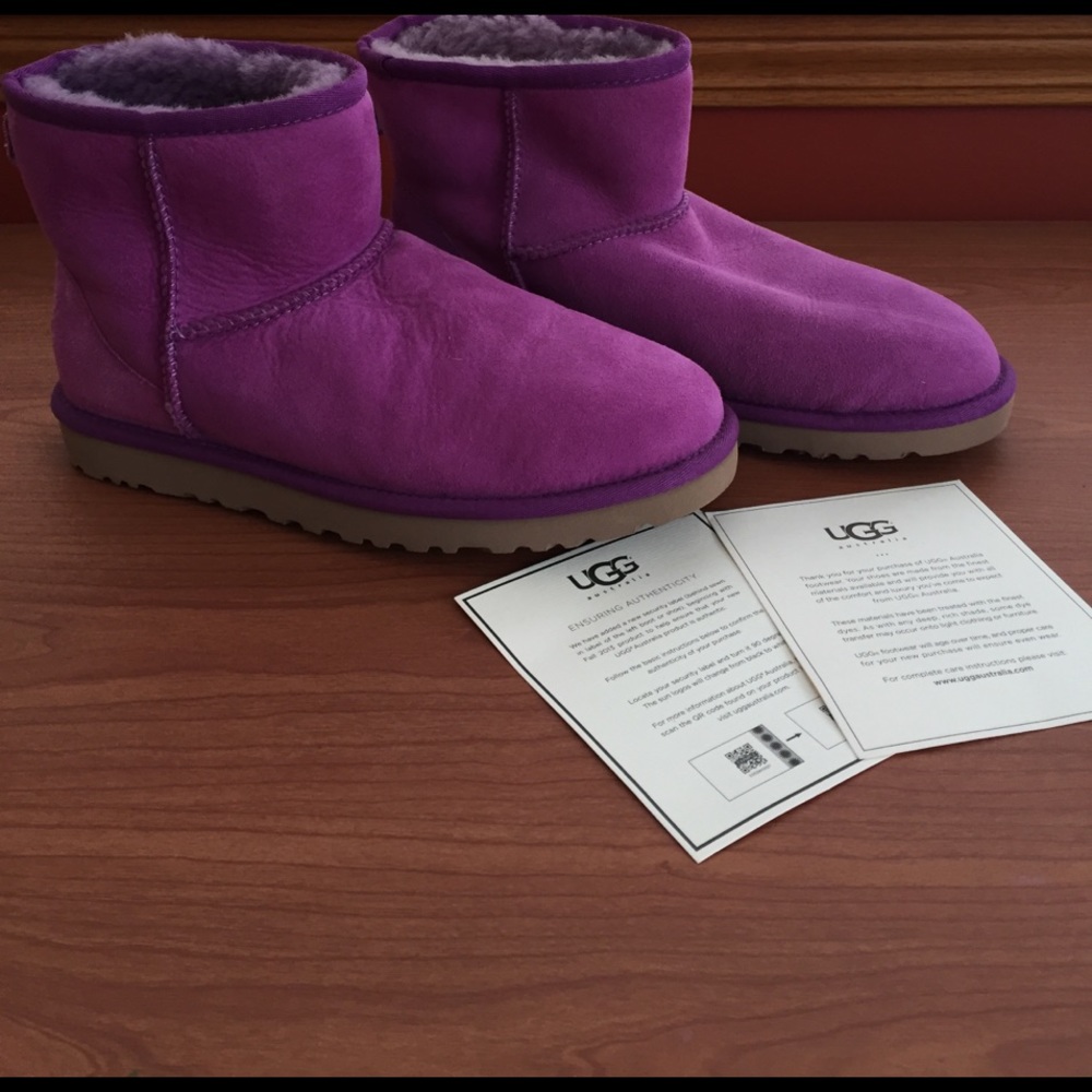 mini magenta uggs