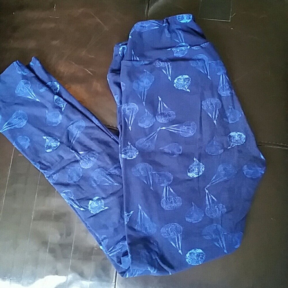 This is a Reposh OS Lularoe leggings