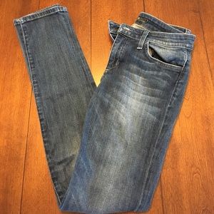 Joe's Jeans "The Skinny" in April wash.  Size 27