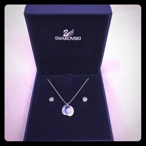 Swarovski pendant necklace and matching earrings