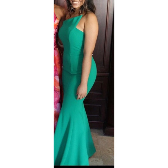 PROM SEASON!!! EMERALD GREEN GOWN - Picture 2 of 2