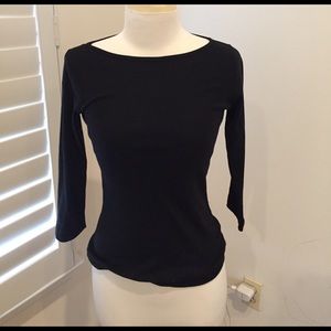 3 dots black boatneck tee