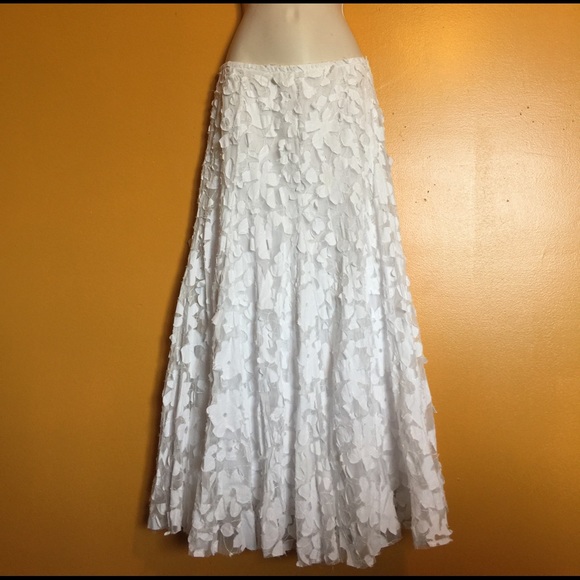 Absolutely gorgeous skirt So perfect for any event - Picture 1 of 3