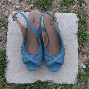 Apt 9 open toed wedged sandals