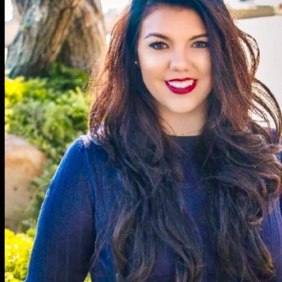 Meet your Posher, Christina - Picture 3 of 3