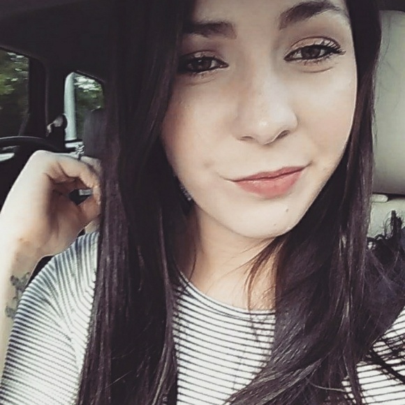 Meet your Posher, Cheyanne - Picture 2 of 2