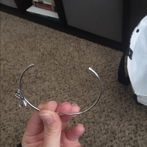 Kate spade magnetic bow bracket