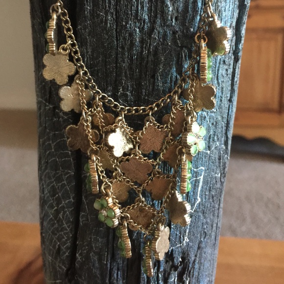 Vintage 18" necklace gold with green flowers - Picture 3 of 3