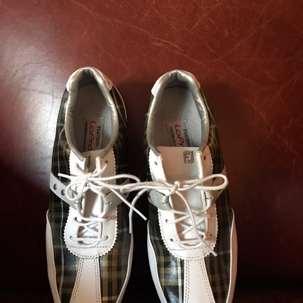Golf shoes