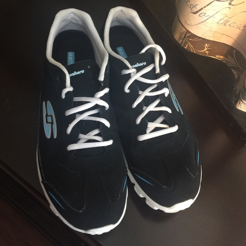 Skechers black size 11
