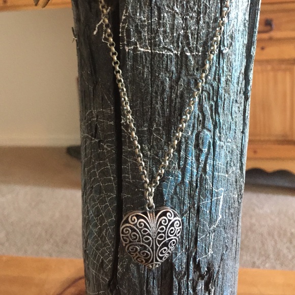 Vintage heart 18" necklace. Heart is 1  1/2 " - Picture 2 of 2