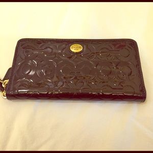 Black patent leather accordion wallet, Coach