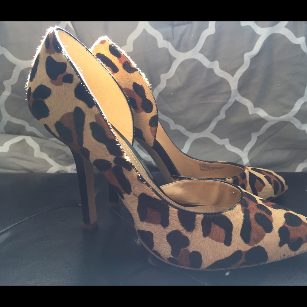 Like new! Beautiful leopard print heels