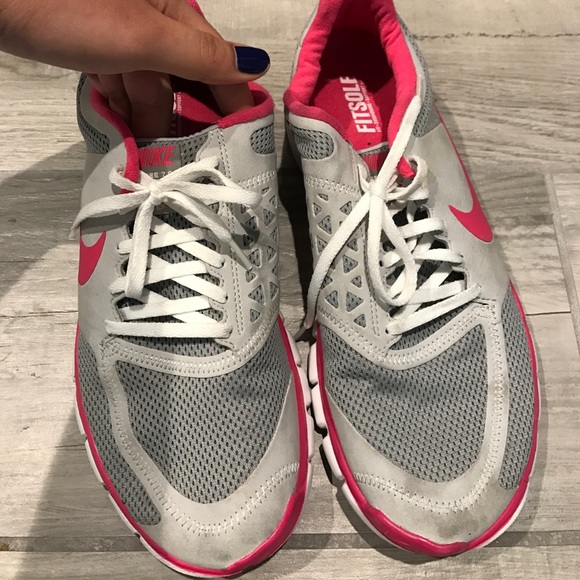 Nike Shoes - Nike Fitsole Sneakers