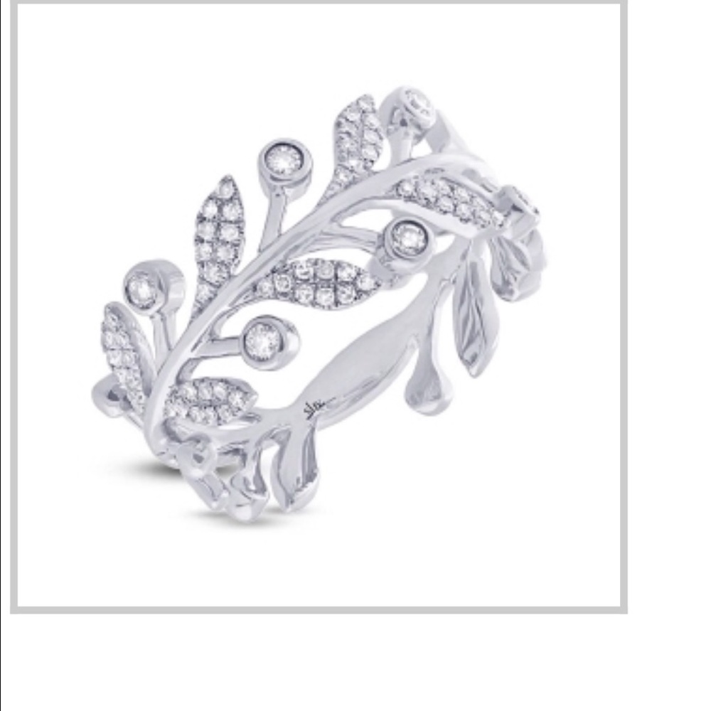 BRAND NEW. 14 karat white gold leaf ring band