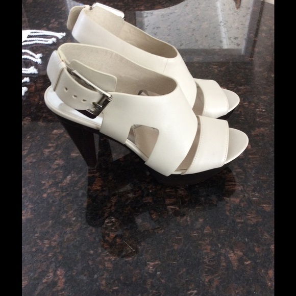 Michael Kors Sandals - Picture 1 of 3