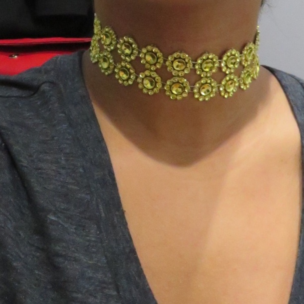 Flower chocker