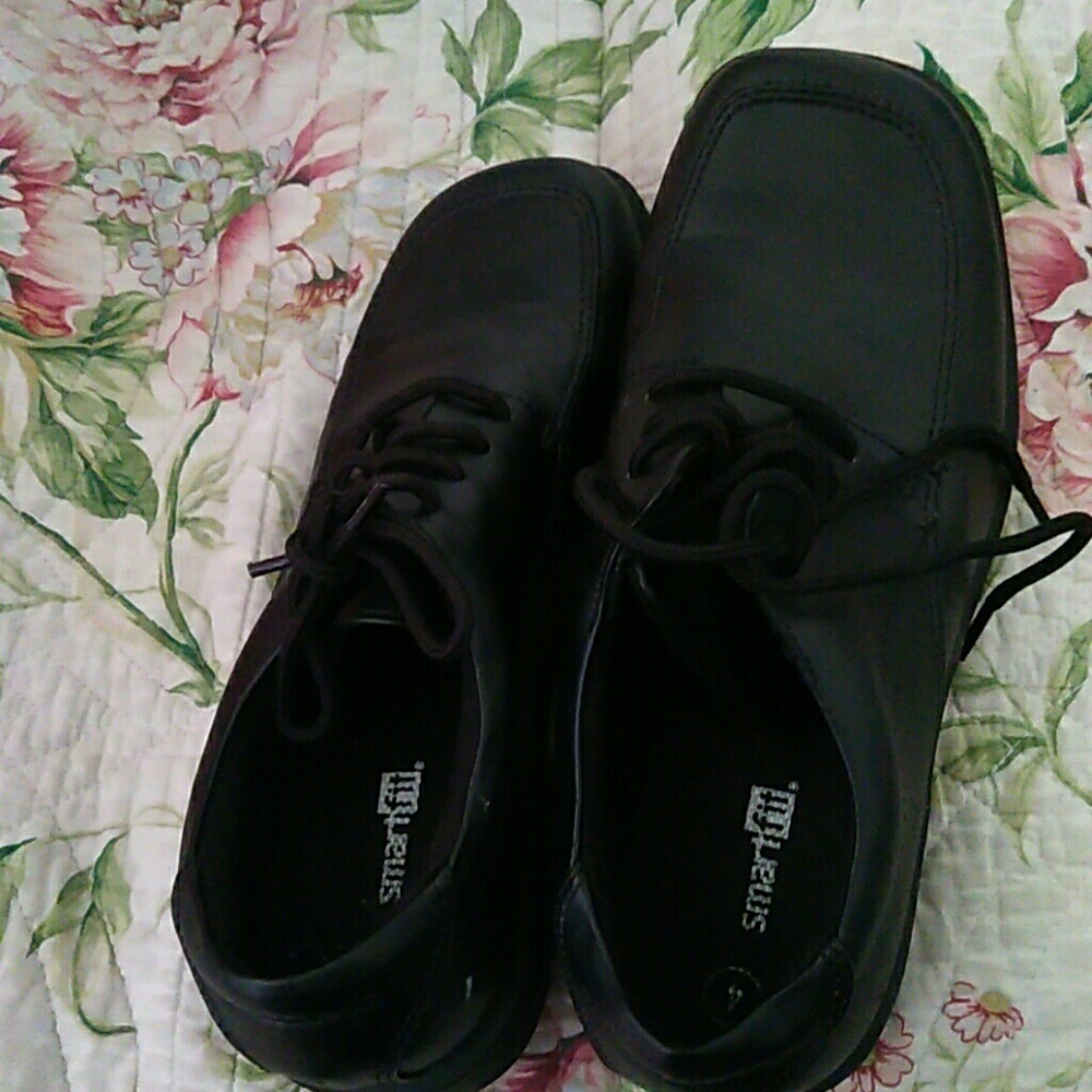 Black dress shoes