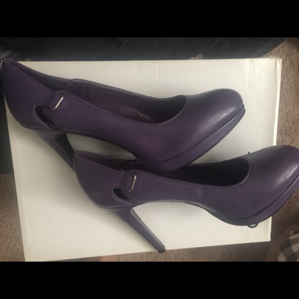 BCBG womens platform heels