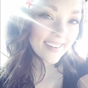 Meet your Posher, Cassandra