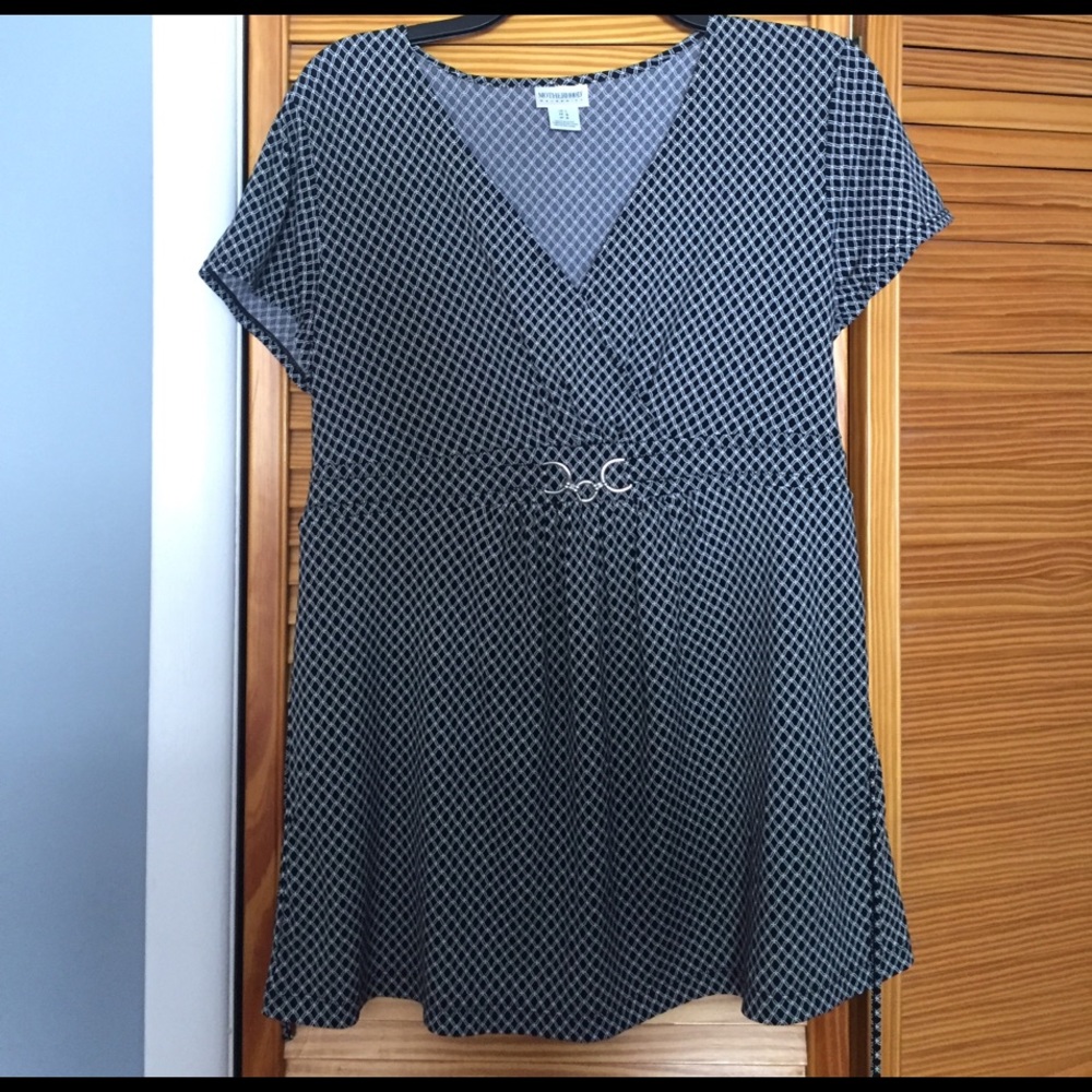 Black and white maternity top. Size L.