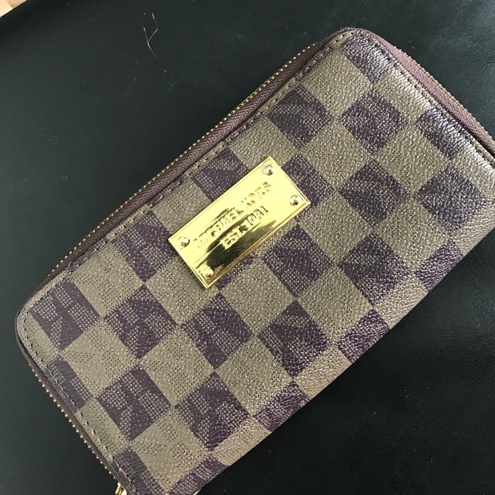 Classic Michael looks wallet