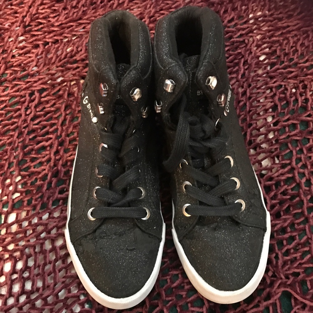 ✨Black sparkly Guess sneakers ✨