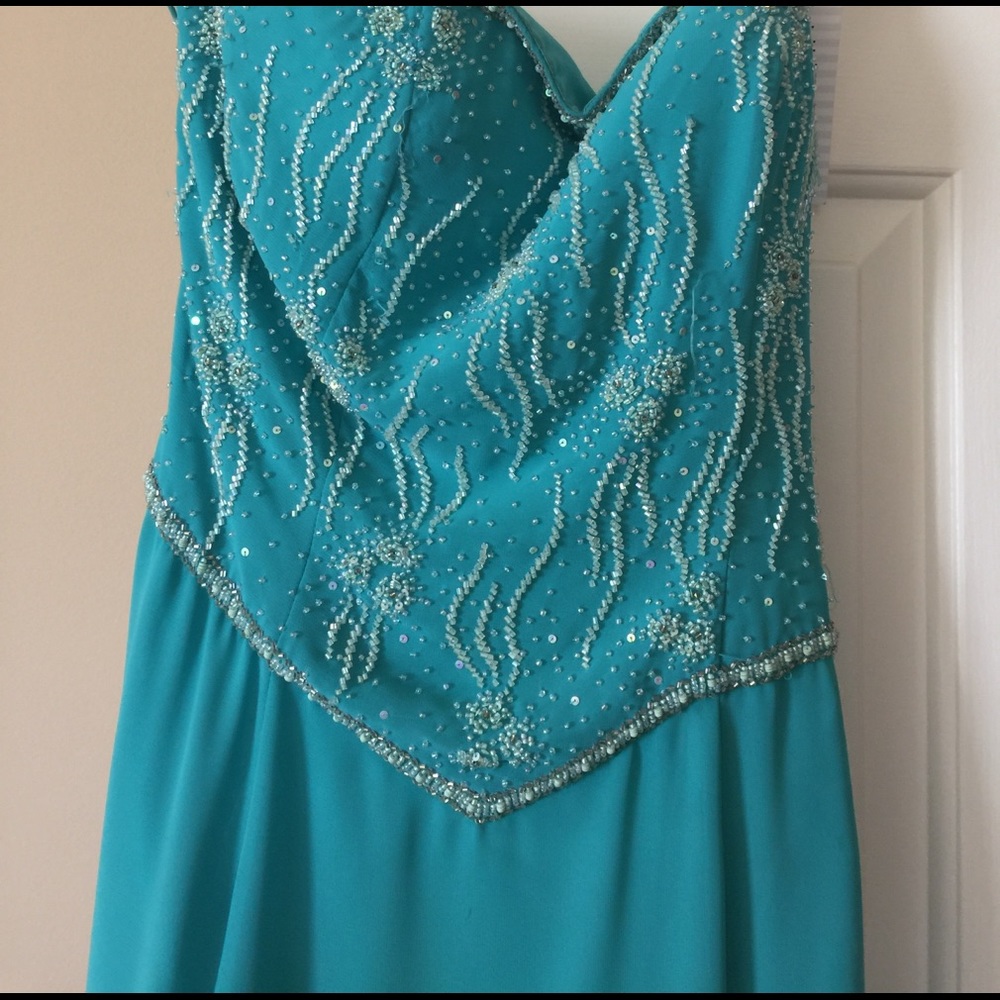 Joli Prom - Picture 2 of 4