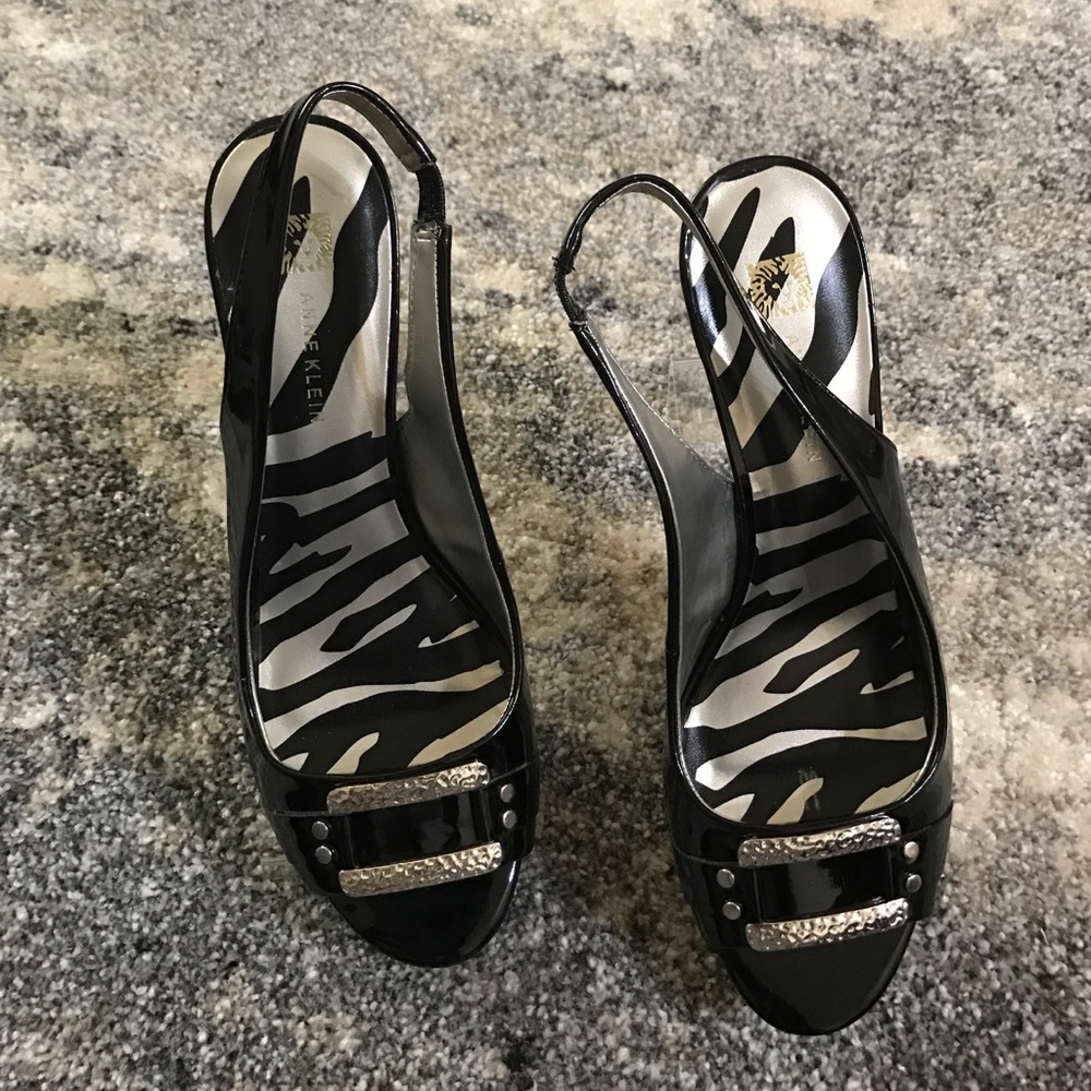 AKUrbain Black SY Patent Leather Sling Back Pump