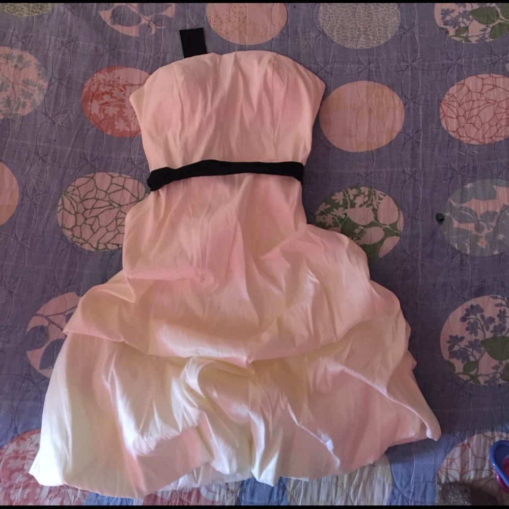 Off white mini puff sweet heart strapless dress