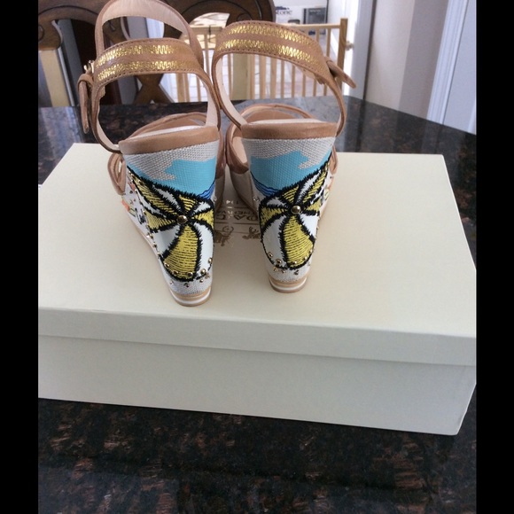 Gorgeous Coach Sandals - Picture 3 of 4