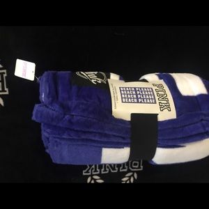 VS PINK FULL SIZE BEACH PLEASE TOWEL NWT