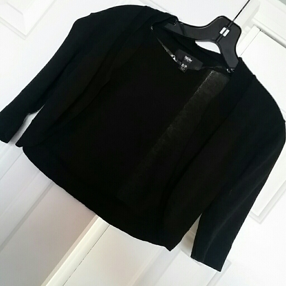Black cropped 3/4 sleeve shrug small