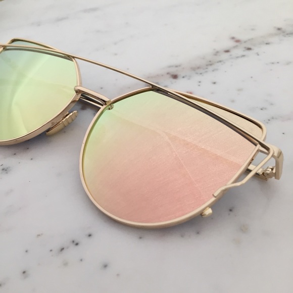 "Natalie" Sunglasses || Rose Gold Mirror Cat Eye 2 - Picture 4 of 8