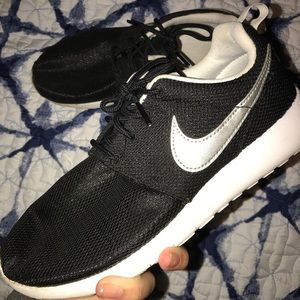 Nike black roshes SOLD
