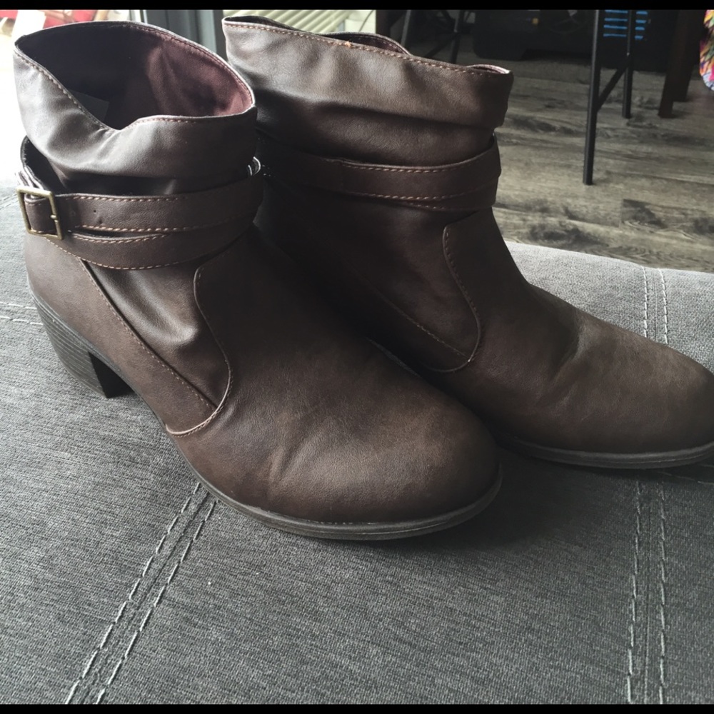 Like new American Eagle booties
