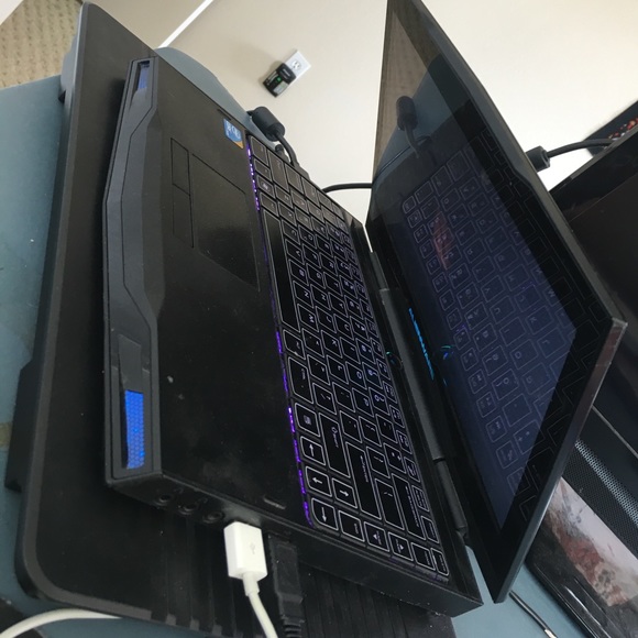 Laptop Alienware - Picture 1 of 2