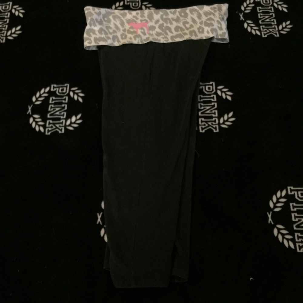 VS PINK SIZE SMALL CROP YOGAS