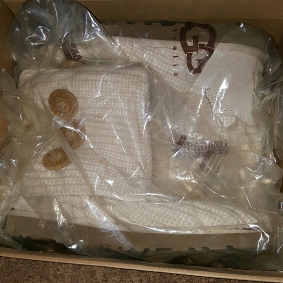 Shoes - Picture 4 of 4