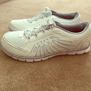 Danskin white 8.5 tennis shoes