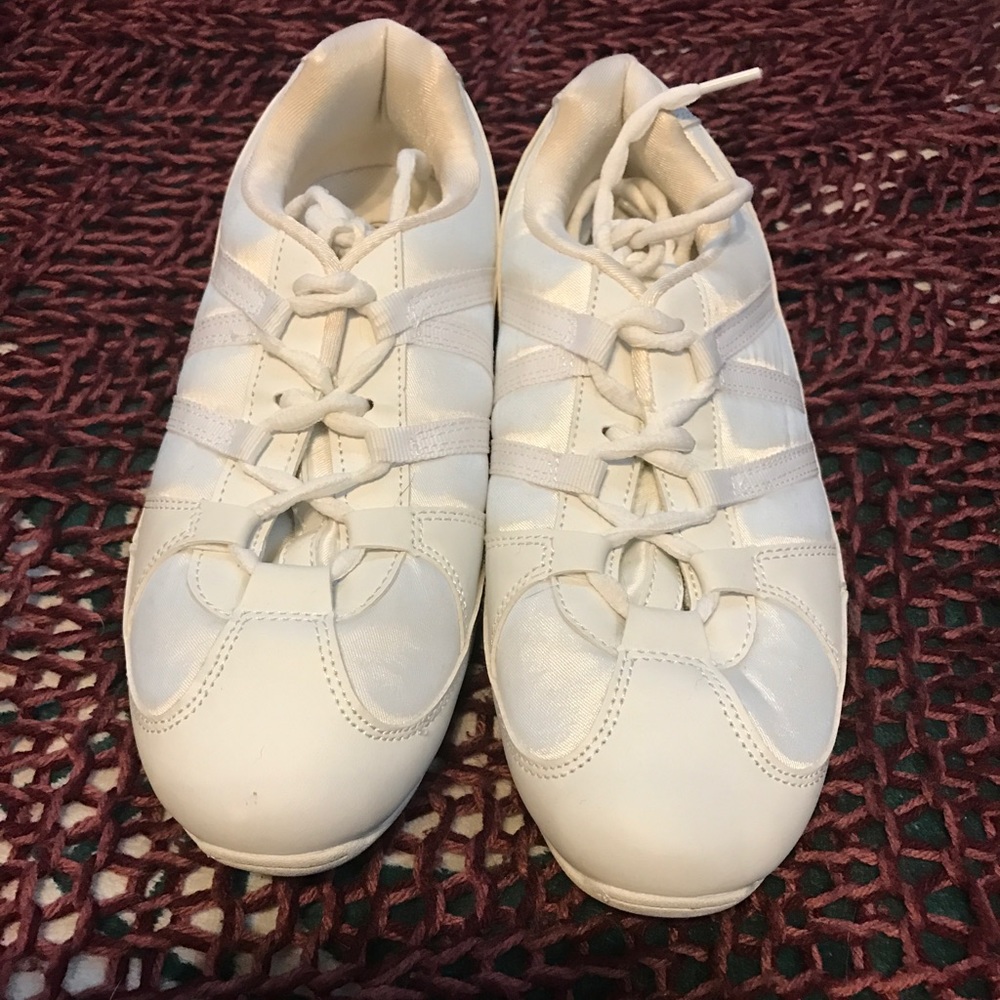 Chassè cheer shoes brand new