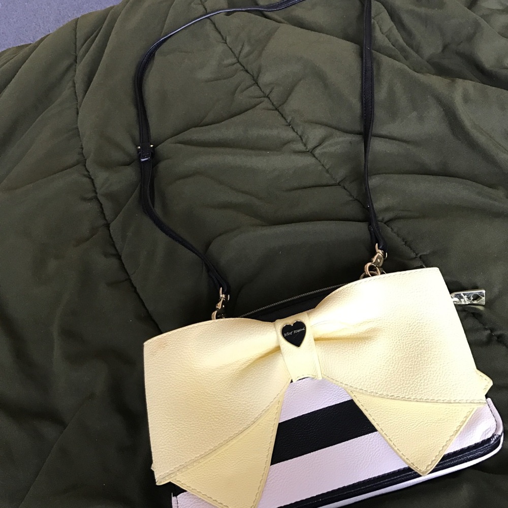 Betsey johnson cross body bag