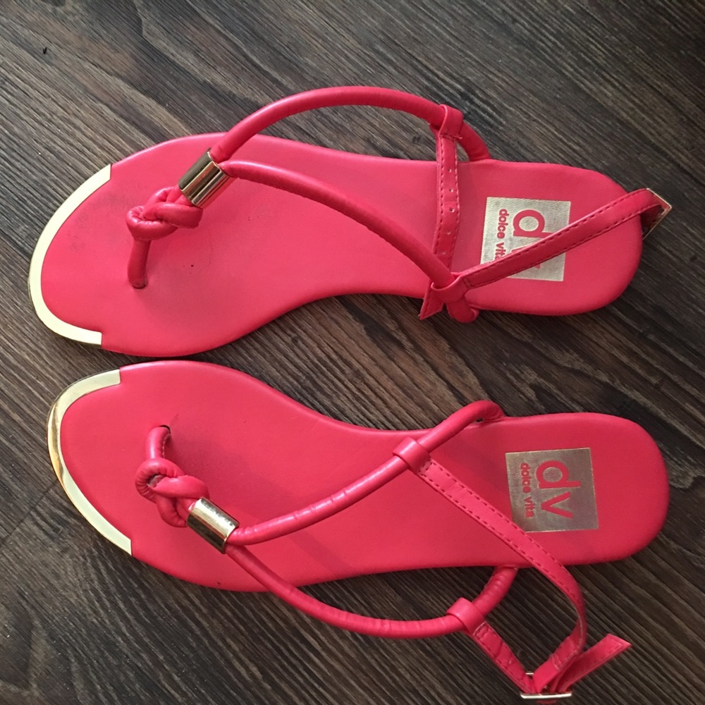 Dolce vita thong sandals size 6.5