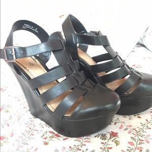 Black wedges