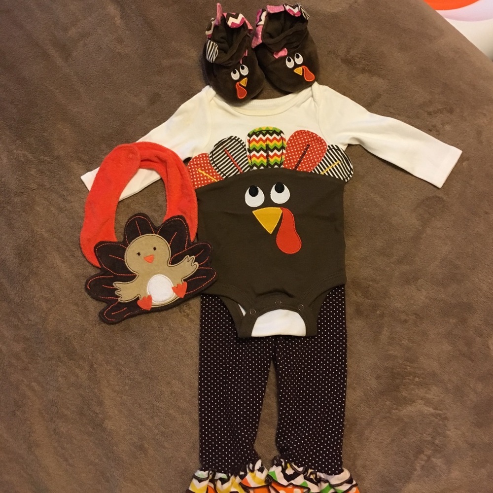 ❌SOLD❌🎃3 months old Adorable Turkey set🎃
