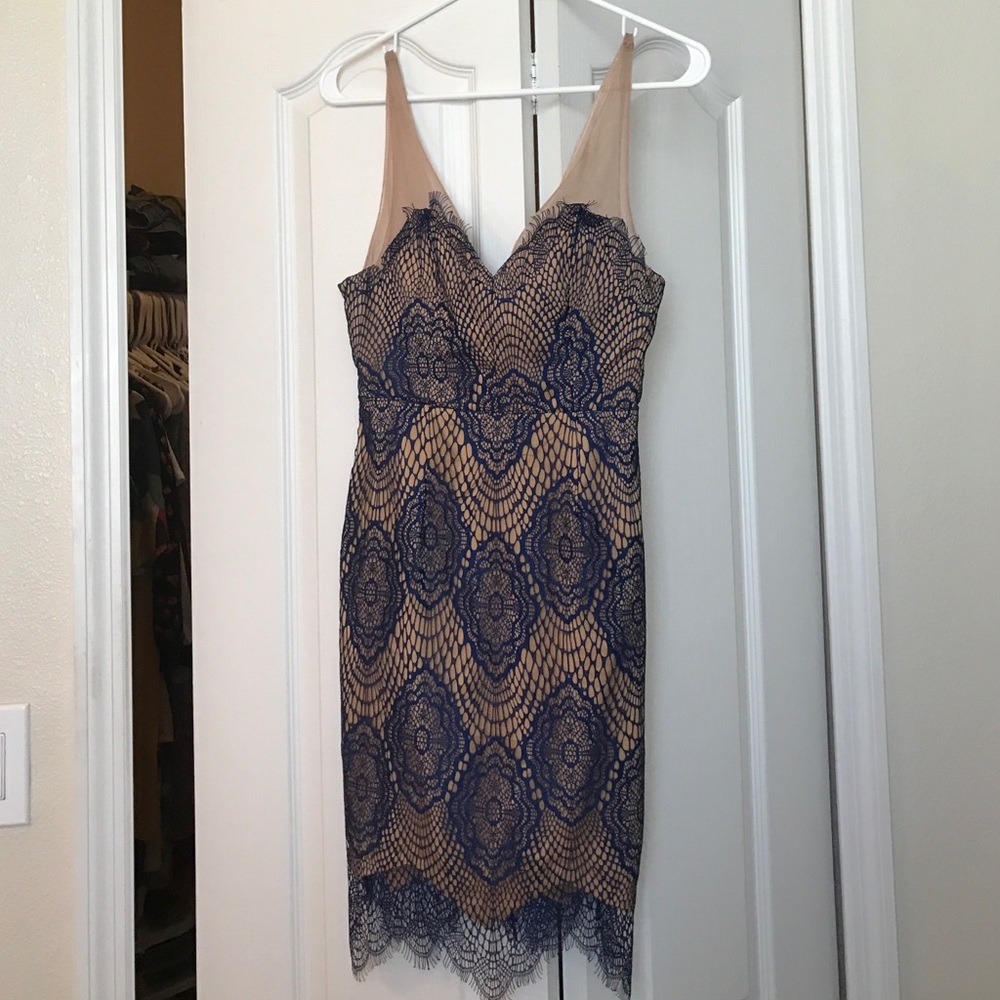 Short lacey blue dress