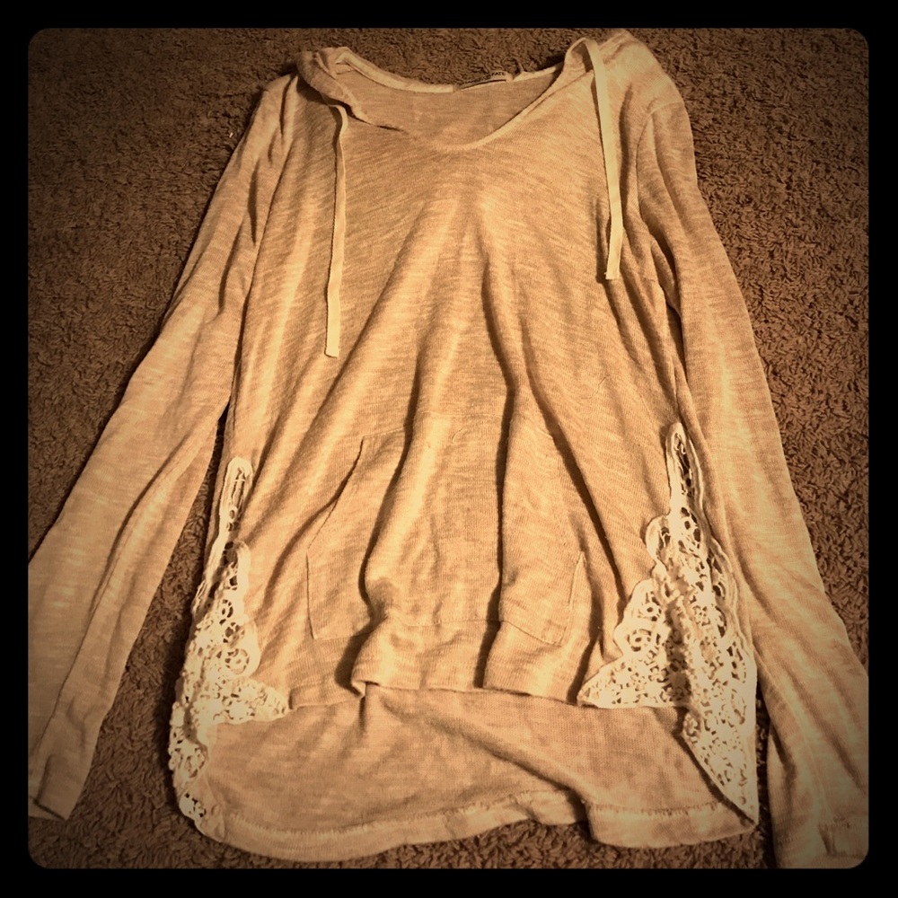 Beige colored thin/light hoodie!