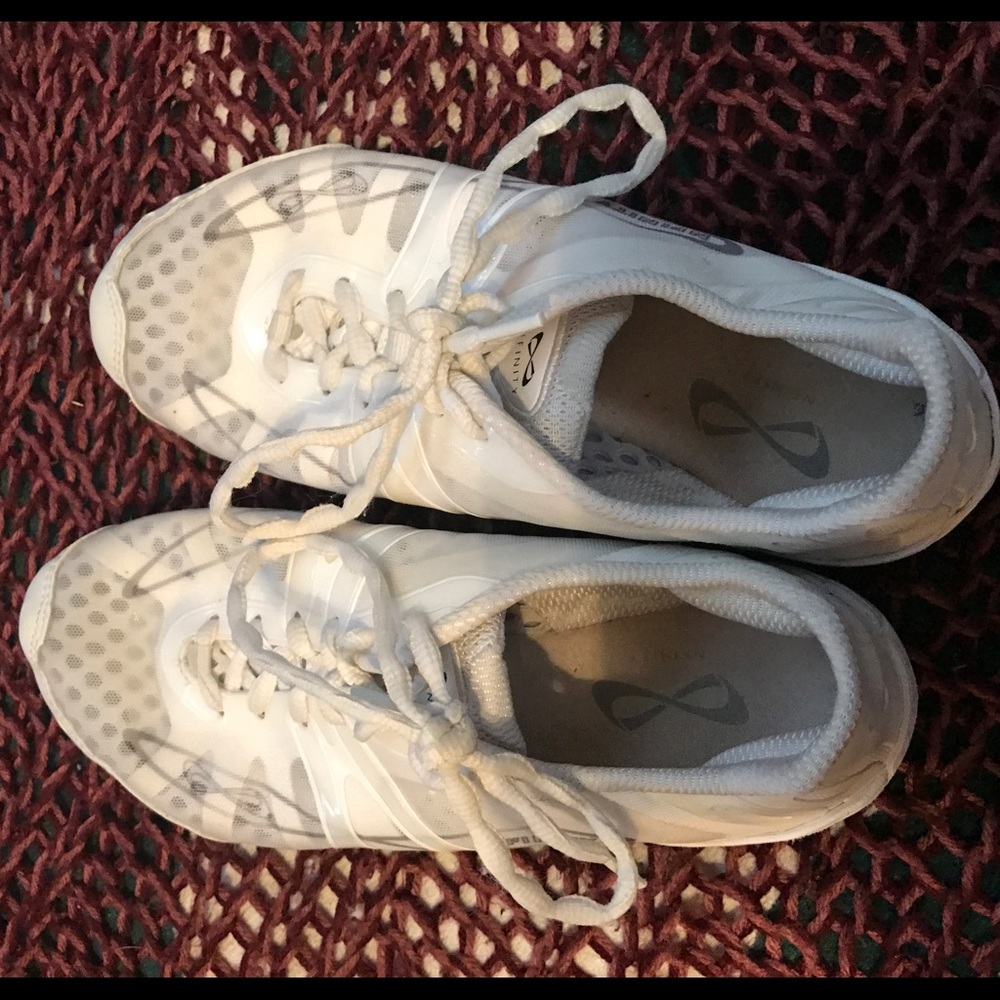 Nfinity cheer shoes with carrying case