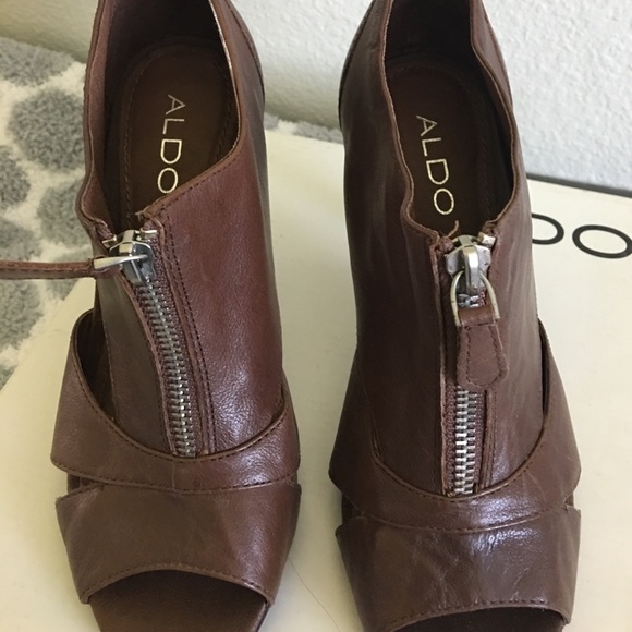 Brown Leather Open toe heels - Picture 4 of 4